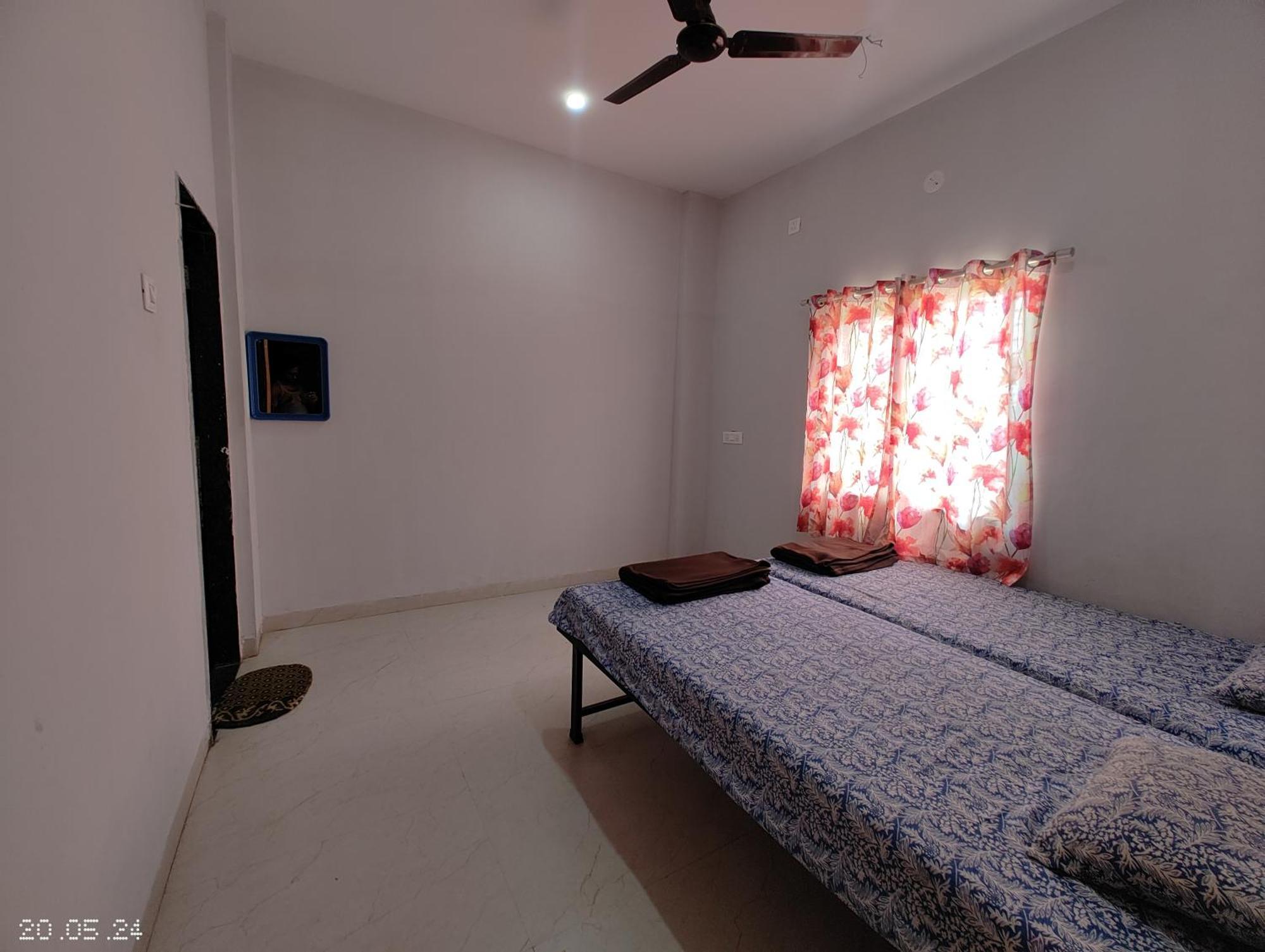 Hotel Aadishkti Bhakt Nivas Tuljapur Exterior foto
